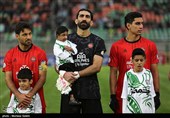 دیدار تیم‌های فوتبال ذوب‌آهن اصفهان و تراکتور تبریز