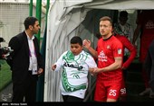 دیدار تیم‌های فوتبال ذوب‌آهن اصفهان و تراکتور تبریز