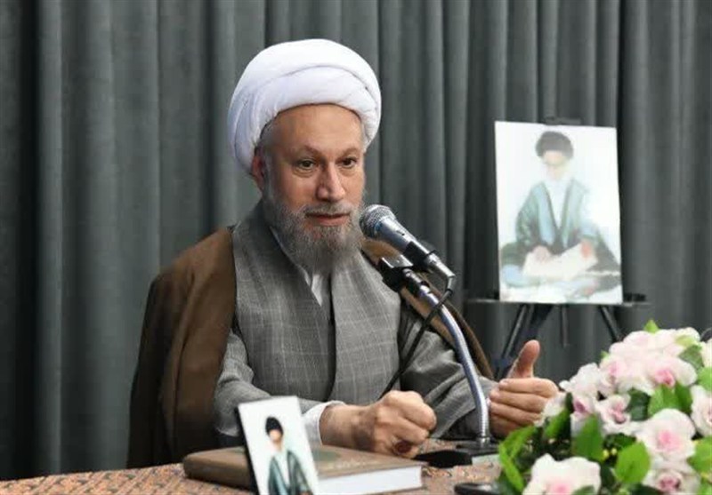 شهید دستغیب مدرس انسانیت و مفسر آسان‌گو قرآن بود