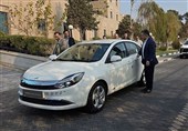 بازدید مدیر عامل کرمان موتور از سدان هیبرید ملی ایگل