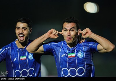 دیدار تیم های فوتبال استقلال و ملوان بندر انزلی