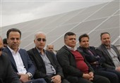 بهرهبرداری همزمان از 12 پروژه نیروگاه خورشیدی در یزد با دستور وزیر کشور