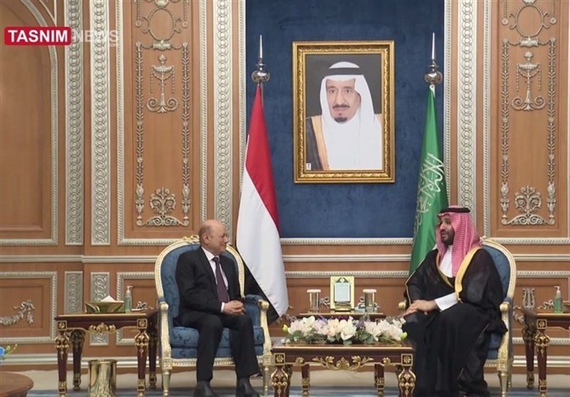 استلام وتسليم في المحافظات الشرقية اليمنية .. الانتقالي الجنوبي المدعوم اماراتيا  يتمدد على حساب حكومة ما تسمى بالشرعية المدعومة سعوديا