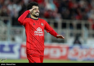 دیدار تیم های فوتبال تراکتور و پیکان