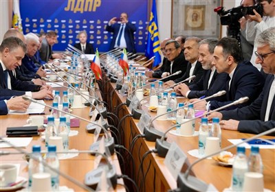 وزير الخارجية الإيراني يلتقي مجموعة من نواب مجلس الدوما الروسي