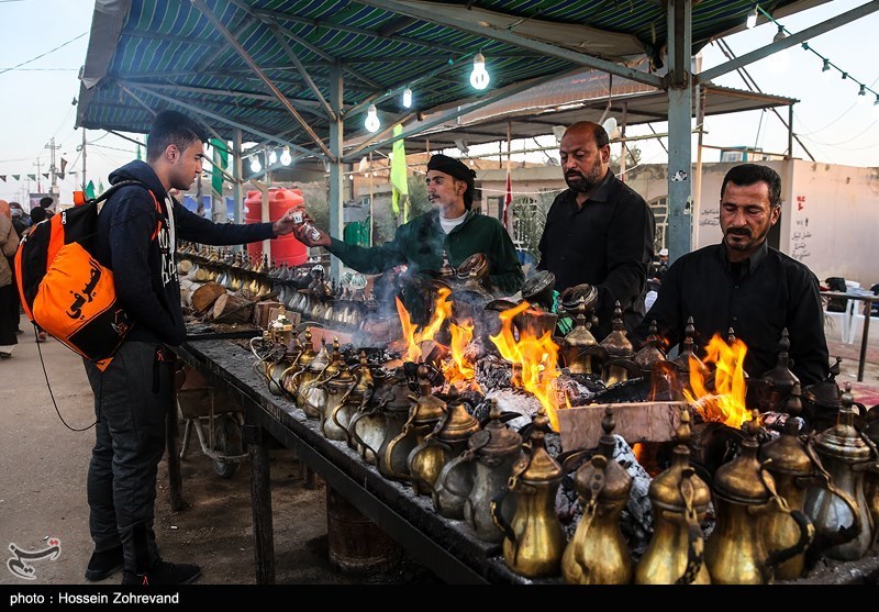 غذاء ومبیت وغسل ملابس..ما هی إلا جزء یسیر من خدمات العراقیین لزوار الأربعینیة