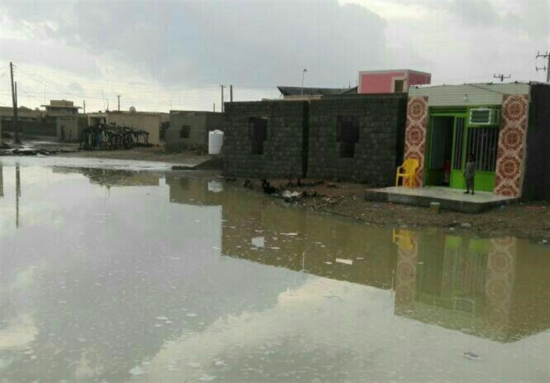 Thousands of Floot-Hit People in Southeastern Iran Receive Relief Aid