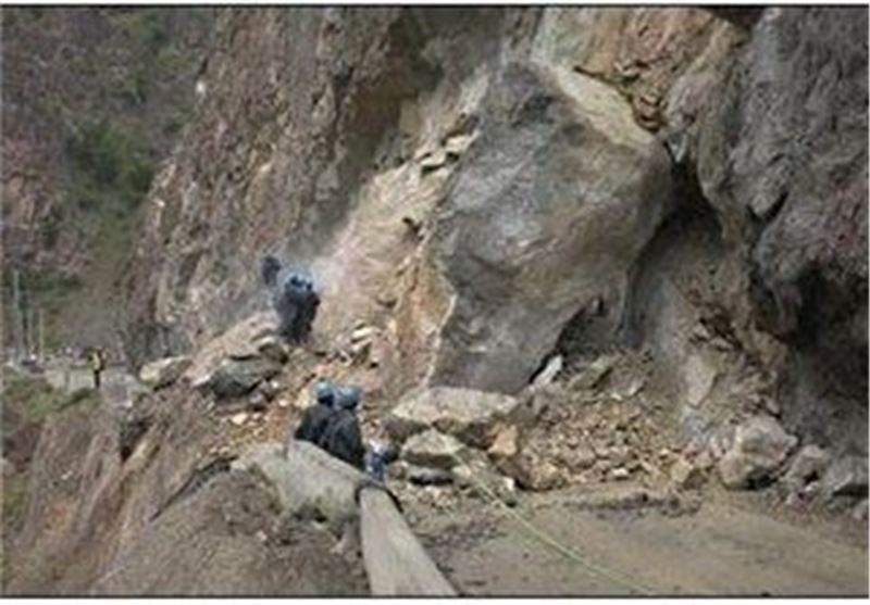 آزاده‌راه پل‌زال- خرم آباد به دلیل ریزش کوه مسدود است