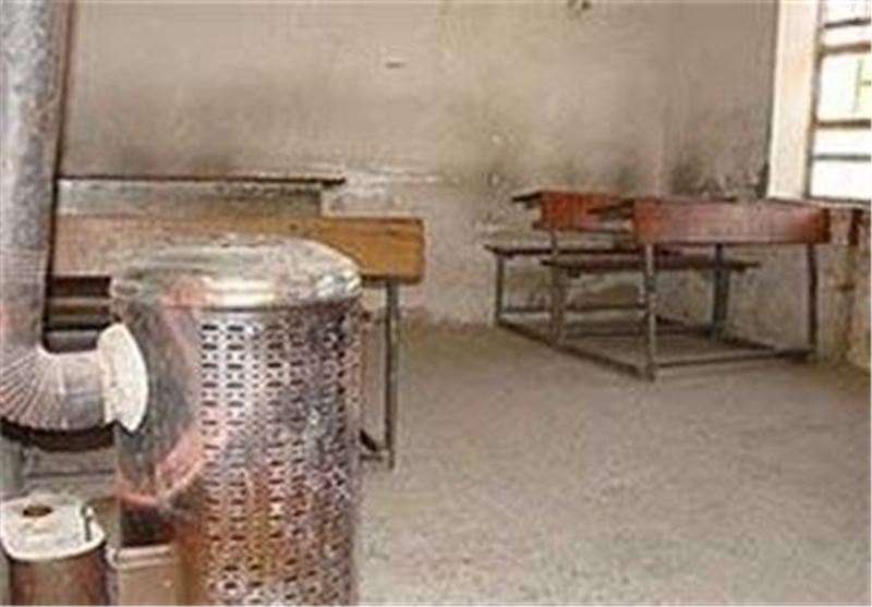 وضعیت نامناسب مدارس کرمان؛ تعداد زیادی از دانش‌آموزان در کلاس‌های ناایمن درس می‌خوانند