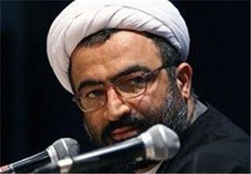 خط امام خامنه‌ای همان خط و راه امام خمینی (ره) است