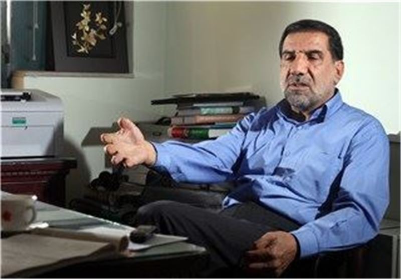 احمدی‌نژاد می‌گوید گزینه من باید رای بیاورد/ تحمیل نظر به مردم دیکتاتوری است