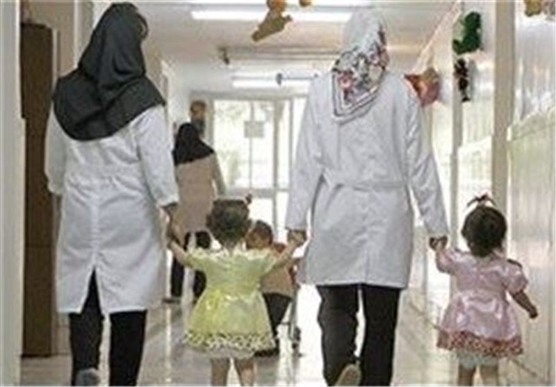 500 تا 600 خانواده متقاضی فرزند در کرمانشاه پشت نوبت قرار دارند