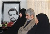 حضور خانواده شهید مصطفی احمدی روشن در صحن علنی مجلس