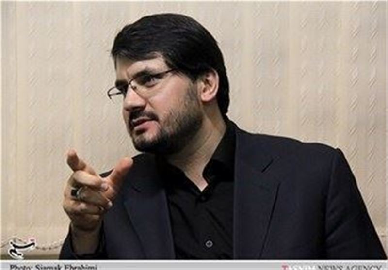 روحانی بخشنامه وزارت ارشاد درباره کرسنت را لغو کند/ محکوم شویم 3.5 برابر توافق ژنو ضرر می‌کنیم