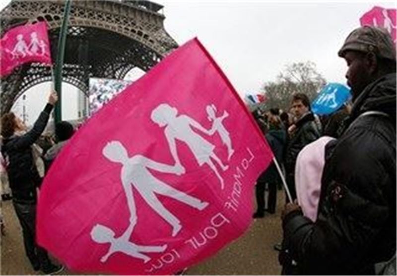 Mass Taxi Strike Strands Paris Commuters, Tourists