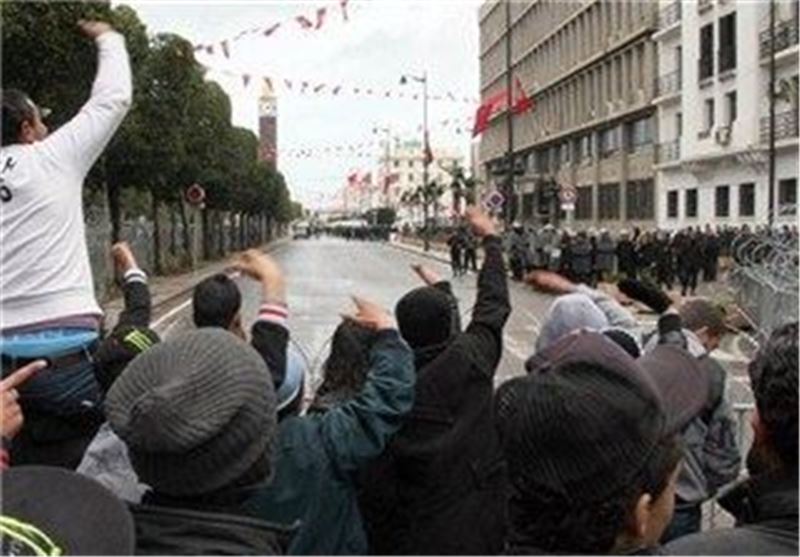 درگیری معترضان و نیروهای امنیتی تونس و اعتصاب کارگران