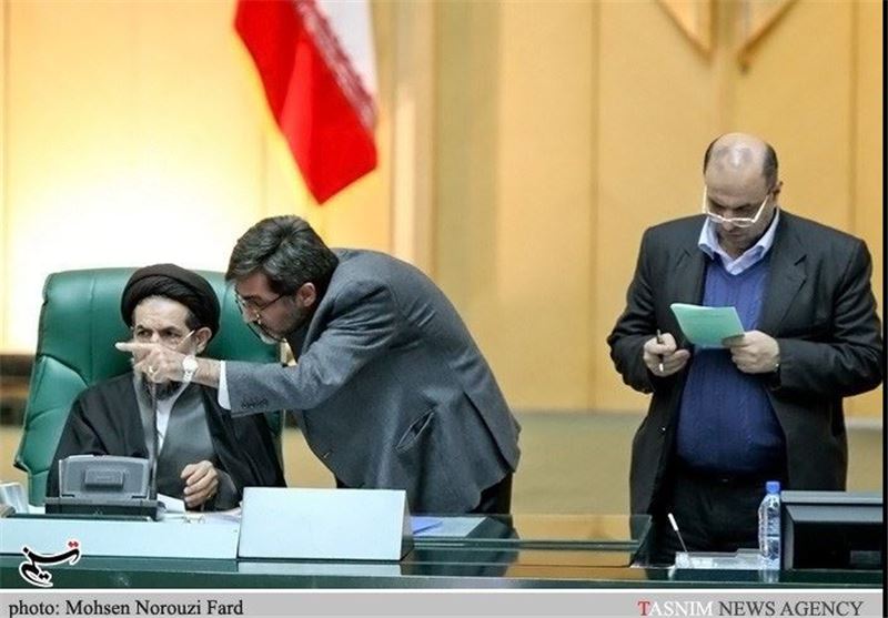 کوچک‌زاده : برخی که تریبون دارند برخلاف قانون حرف می‌زنند