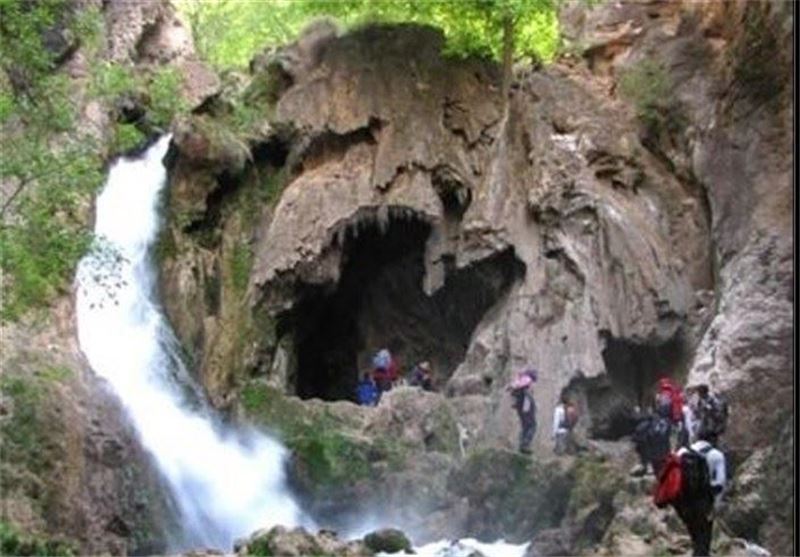 مرگ تلخ دانشجوی کرمانی در آبشار روستای سیمک