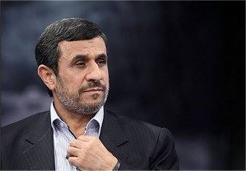 بسیج دانشجویی دانشگاه علوم اقتصادی احمدی‌نژاد را به این دانشگاه دعوت کرد