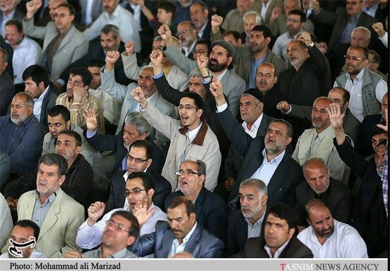 دفتر امام جمعه مشهد ممنوعیت تکبیر در نماز جمعه را تکذیب کرد
