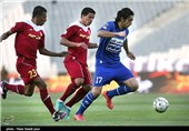 دیدار تیم های فوتبال استقلال و گهر دورود