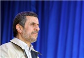 احمدی‌نژاد از اردوگاه راهیان نور فاطمه‌الزهرا (س) خوزستان بازدید کرد