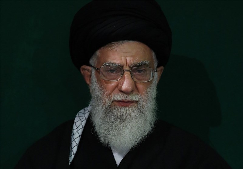 یک روزنامه آمریکایی: قاطعیت انقلابی رهبر ایران آمریکا را وادار به عقب‌نشینی می‌کند