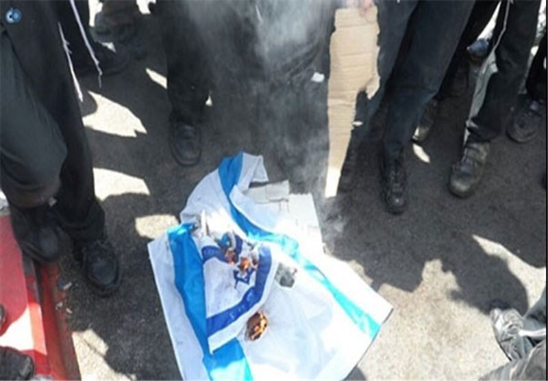 Jewish Protesters Set Fire to Israeli Passports in New York City