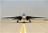 Iranian Fighter Jets Hit Air, Ground Targets in Massive Wargames