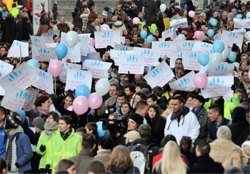 تظاهرات ده‌ها هزاران فرانسوی در اعتراض به ازدواج همجنس‌گرایان