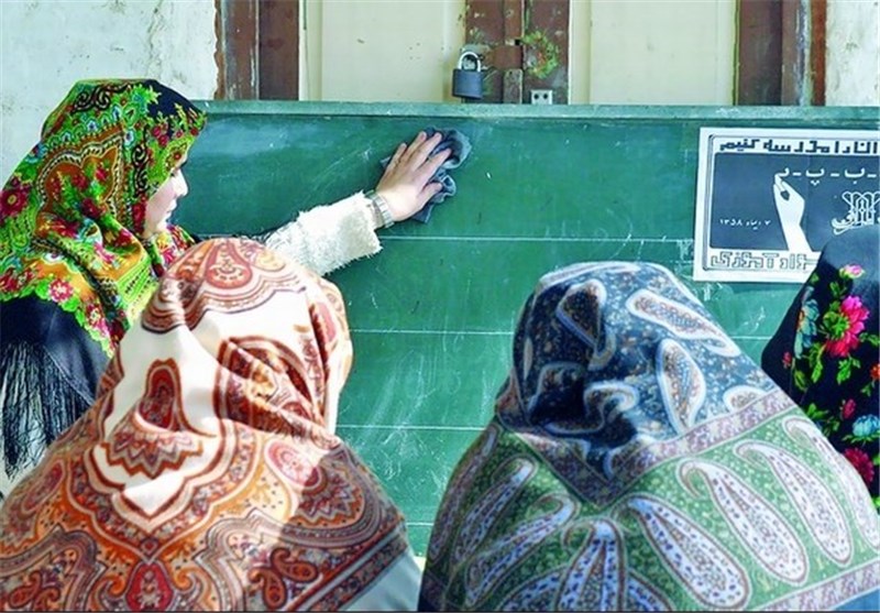 ابزارهای الکترونیکی به کمک آموزش سوادآموزی در استان زنجان می‌آیند