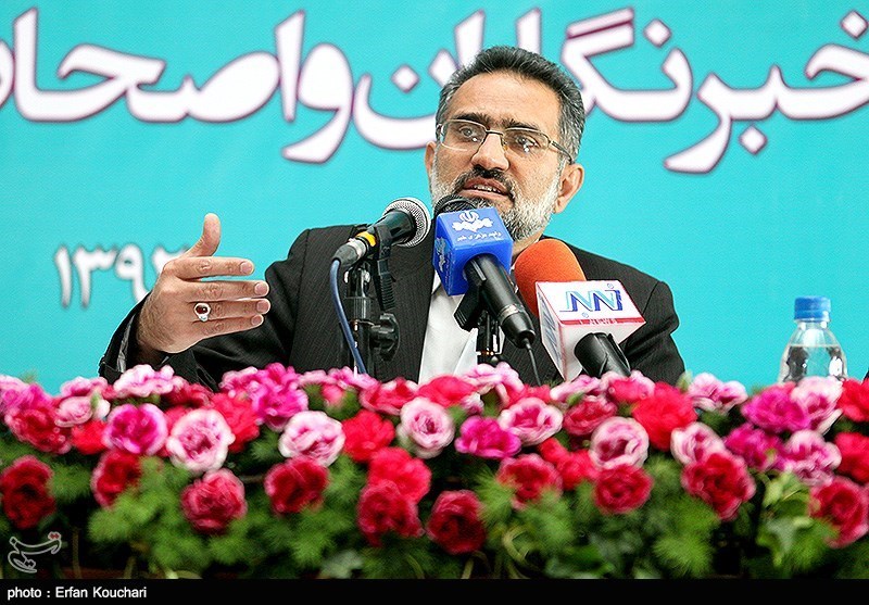 حسینی: عده‌ای قصد حاکم‌کردن تفکر &quot;سازش با آمریکا&quot; را در کشور دارند