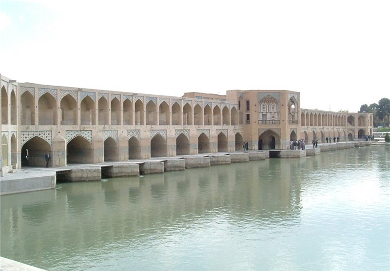 رئیس دولت یازدهم درباره خشکسالی اصفهان چاره‌اندیشی کند