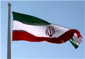 حضور فرنگی‌کاران در سالن کشتی/ پرچم بزرگ ایران برافراشته شد