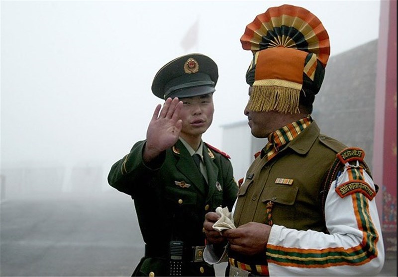 نگرانی هند از استقرار تجهیزات سنگین نظامی توسط چین در مرز مشترک
