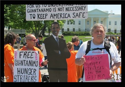 تجمع فعالان ضد جنگ در مقابل کاخ سفید