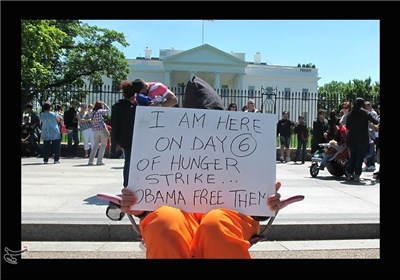 تجمع فعالان ضد جنگ در مقابل کاخ سفید