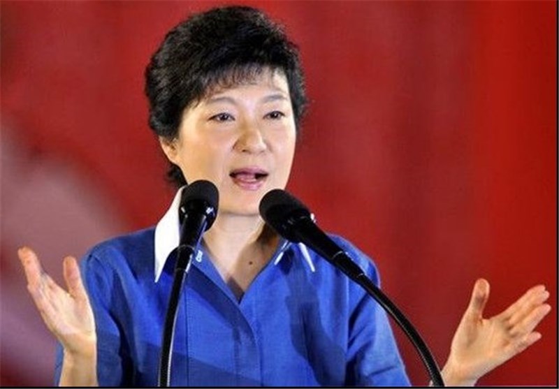 S. Korea&apos;s Park Accepts Resignations of Top Aides amid Crisis