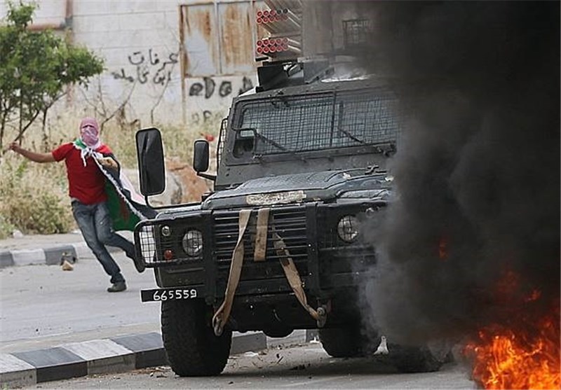 Israelis, Palestinians Clash in East Al-Quds