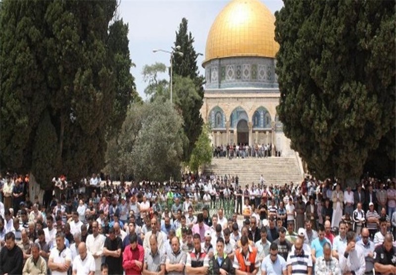 حضور هزاران نمازگزار فلسطینی در مسجدالاقصی در سومین جمعه ماه رمضان