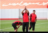 علی دایی سرمربی جدید تیم فوتبال پرسپولیس در ورزشگاه درفشی‌فر