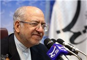 وزیر صنعت به شهدای انقلاب اسلامی در استان مرکزی ادای احترام کرد