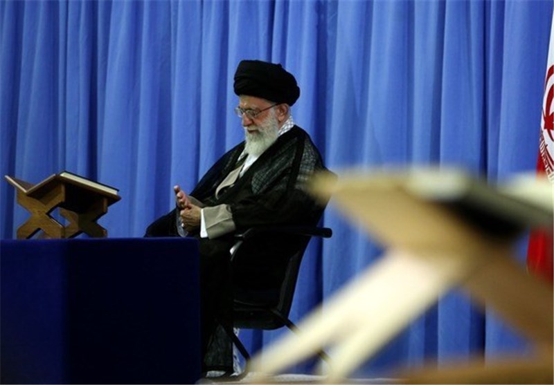 رهبر انقلاب ایران، ریشه مشکلات مسلمانان در دنیای معاصر را دوری از قرآن دانست