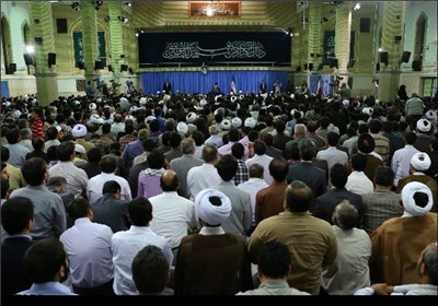 الإمام الخامنئی یستقبل المشارکین فی مسابقة القرآن الکریم الدولیة فی طهران