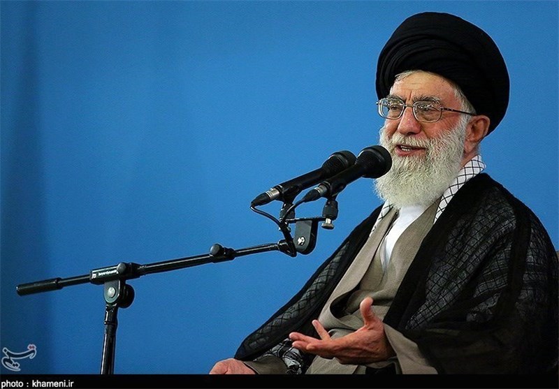 امید جهان اسلام وتمامی آزادگان جهان به امام خامنه‌ای است