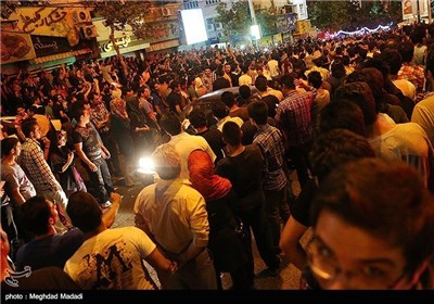احتفالات شعبیة بفوز حسن روحانی برئاسة ایران