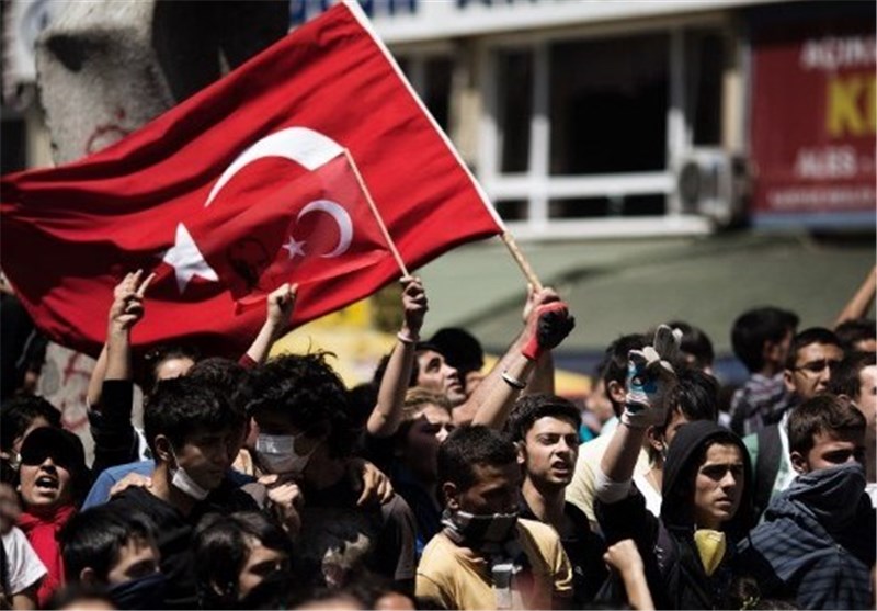 تظاهرات هزاران معترض ترک در استانبول