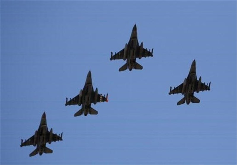 تمرین هوایی انواع جنگنده‌های نیروی هوایی ارتش در تهران