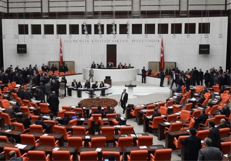 طرح دولت در مجلس ترکیه به زد و خورد کشید