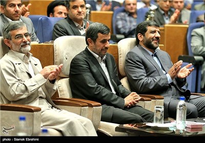 محمود احمدی نژاد رئیس جمهور، عزت الله ضرغامی و غلامحسین الهام در مراسم نکوداشت هشت سال تلاش جهادی